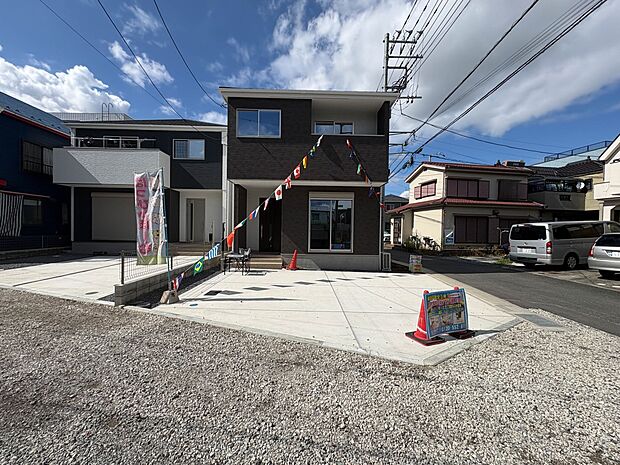 【現地外観】陽当りや通風性など各所に施された工夫で住みやすさを実現。部屋の大きさや周辺環境・街並など、資料には掲載していない情報が現地にはたくさんございます。是非ご確認下さい。※青空はイメー…