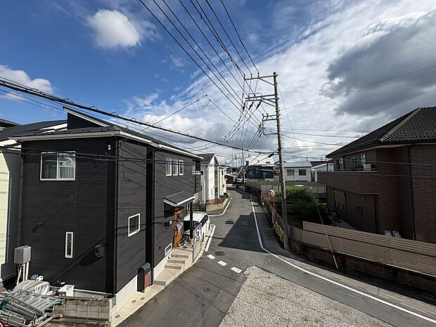 【眺望】少し優雅に、眺望の良い部屋で新生活をしてみませんか？眺望や窓からの景色が良いと、家で過ごす時間も快適です。
