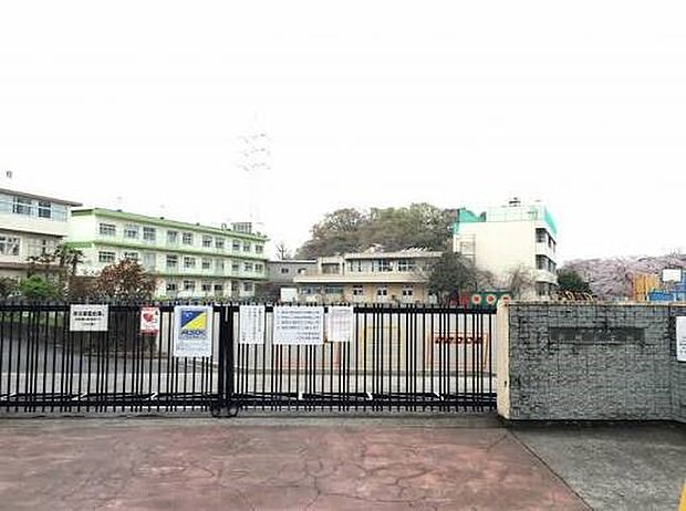 小学校 648m 川口市立新郷小学校