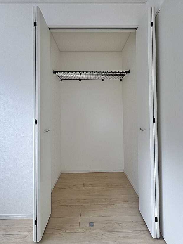 【収納】各部屋を最大限に広く使って頂ける様、全居住スペースに収納付。プライベートルームはゆったりと快適に。