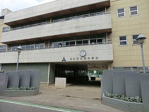中学校 1324m 川口市立東中学校(長い歴史を振り返ると感慨深いものがあります。私達の校訓は賢く、優しく、逞しく、美しくであり、学校教育の達成を目指して取り組んでいます。生徒達から東中へ来…