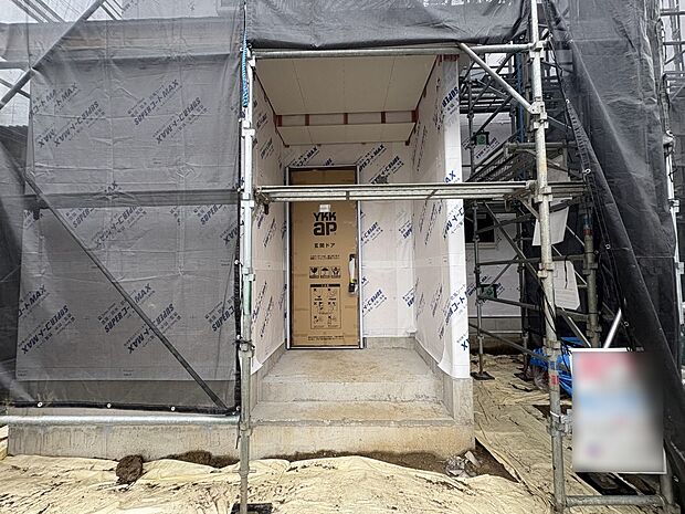 【玄関】玄関はおうちの顔と言われます。玄関アプローチは、外観デザインの印象を左右します。