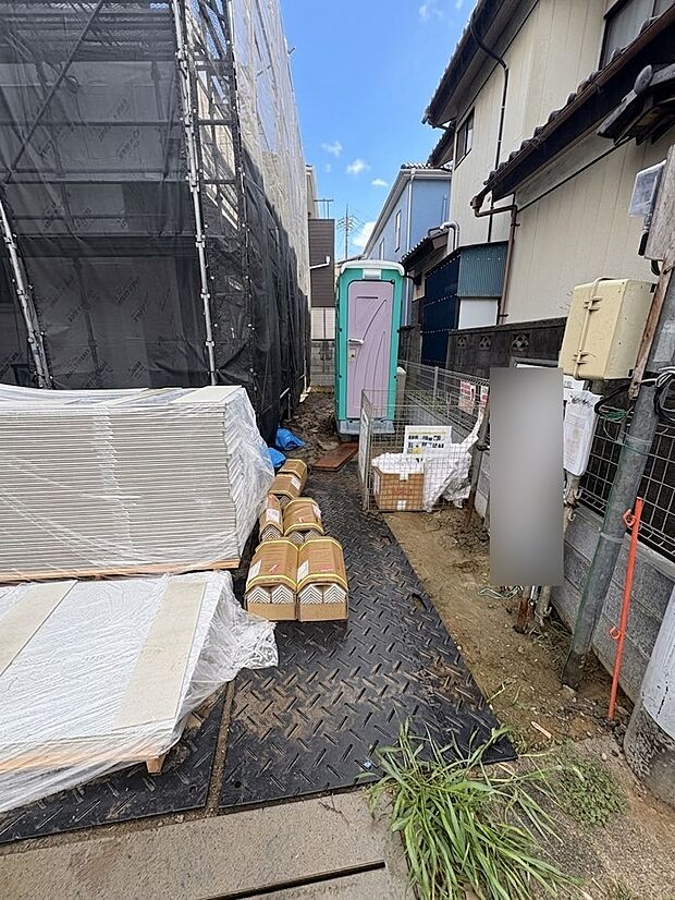 【駐車場】カースペース2台以上可/駐輪スペース。広々カースペースです。自転車、バイクなども置き場に困りません。