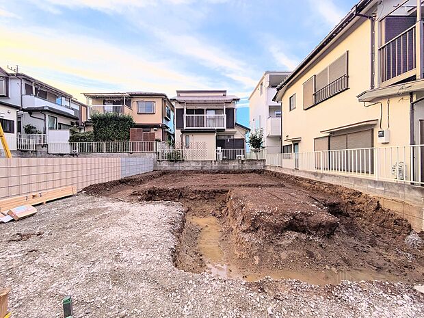 【駐車場】毎日の生活にマイカーが必須という方は、購入を検討する際、駐車場があることは大事な条件です。毎日の通勤や家族の送迎、買い物やお出かけなどクルマのある暮らしを満喫したい方は要チェック。…