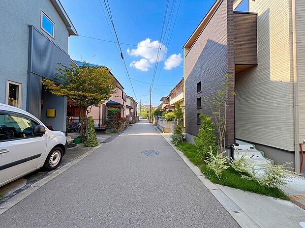 【前面道路】車の通行が少ないので、静かな住環境を維持することができます。