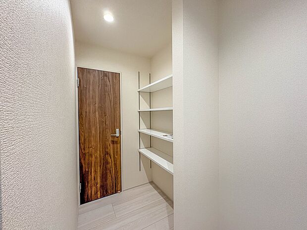 【収納】各部屋を最大限に広く使って頂ける様、全居住スペースに収納付。プライベートルームはゆったりと快適に。