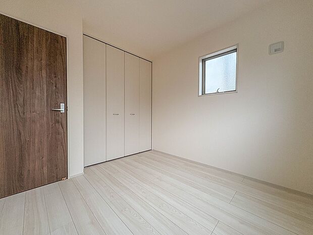 【洋室4.7帖】充実した生活は伸びやかな居室空間から始まります。快適に・伸びやかに。心の潤いを求める方々へ。