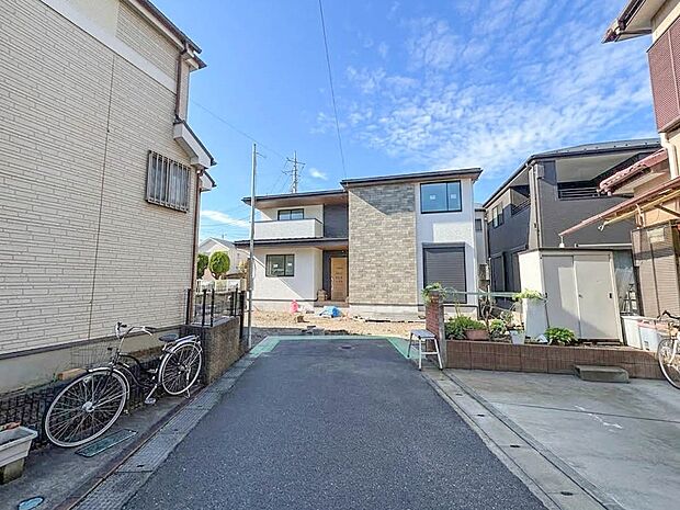 【前面道路4m】車の通行が少ないので、静かな住環境を維持することができます。