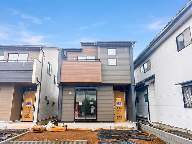 【外観】家族の温かさと陽光の暖かさ、楽しい毎日と明るい未来を予感させる「空間が織り成すひとつ先の住み心地」を演出します。