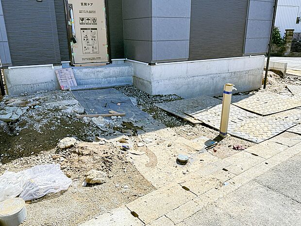【庭】お庭があることで開放感が違います。建物の内部に光や風などを採り入れやすくなり住居環境がより良好になります。また多目的にご利用できます。
