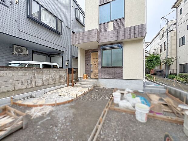 【駐車場】カースペース2台可/駐輪スペース。広々カースペースです。自転車、バイクなども置き場に困りません。