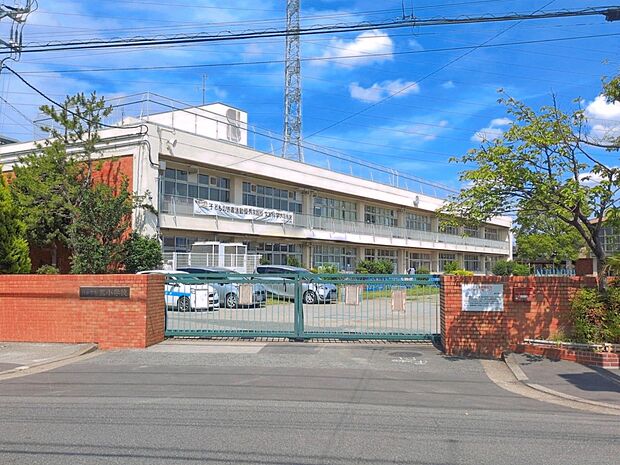 小学校 550m 川口市立里小学校550m8分