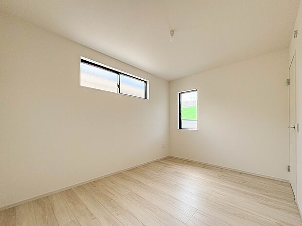 【洋室6帖】充実した生活は伸びやかな居室空間から始まります。快適に・伸びやかに。心の潤いを求める方々へ。