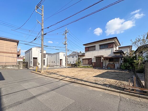 (CGにより青空加工してます)【現地土地】家族の温かさと陽光の暖かさ、楽しい毎日と明るい未来を予感させる「空間が織り成すひとつ先の住み心地」を演出します。