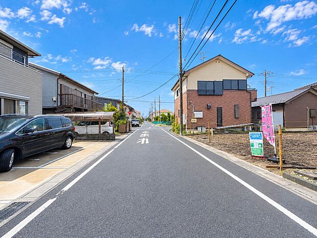 【前面道路】車の通行が少ないので、静かな住環境を維持することができます。