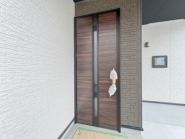 【玄関】玄関はおうちの顔と言われます。玄関アプローチは、外観デザインの印象を左右します。