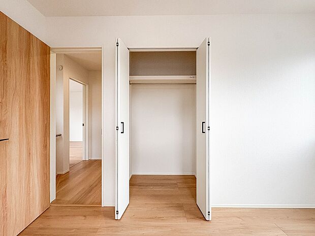 【収納】各部屋を最大限に広く使って頂ける様、全居住スペースに収納付。プライベートルームはゆったりと快適に。