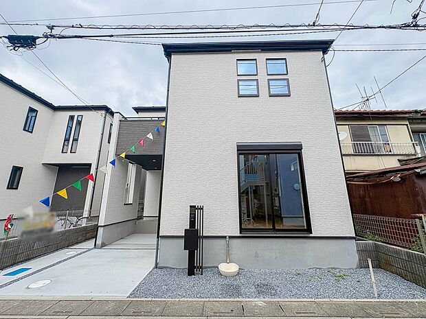 【外観】家族の温かさと陽光の暖かさ、楽しい毎日と明るい未来を予感させる「空間が織り成すひとつ先の住み心地」を演出します。