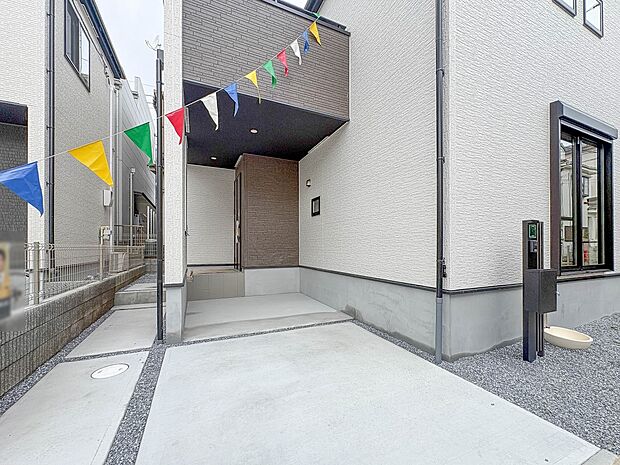 【駐車場】日々の暮らしにマイカーが必要。そんな方は物件の購入条件に駐車場は必須です。通勤に、家族のお迎えに、お買物に、おでかけに、クルマライフを楽しみたい方に。