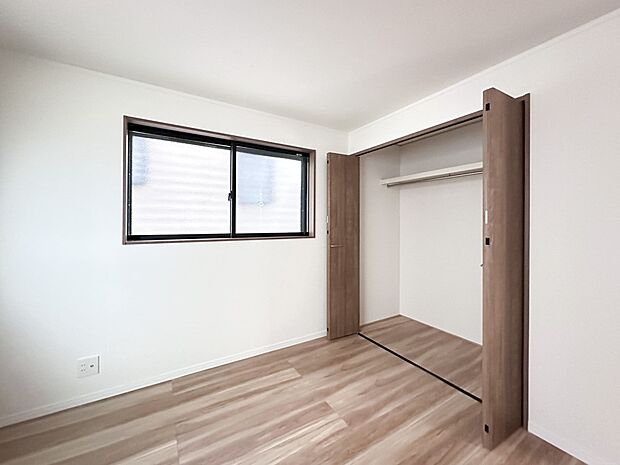 【収納】各部屋を最大限に広く使って頂ける様、全居住スペースに収納付。プライベートルームはゆったりと快適に。