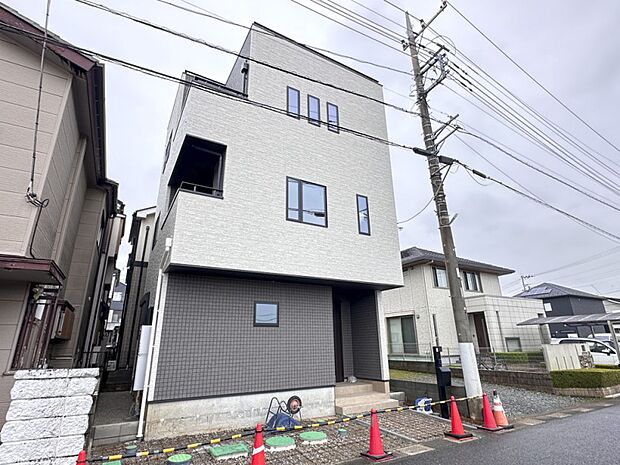 【外観】こちらの物件が少しでも気になるようでしたら、お気軽にお問合せください。人生でいちばん大きなお買い物ですので、ゆっくりご見学ください。ネット上の画像と実際の見学では、リアル感がまるで違…