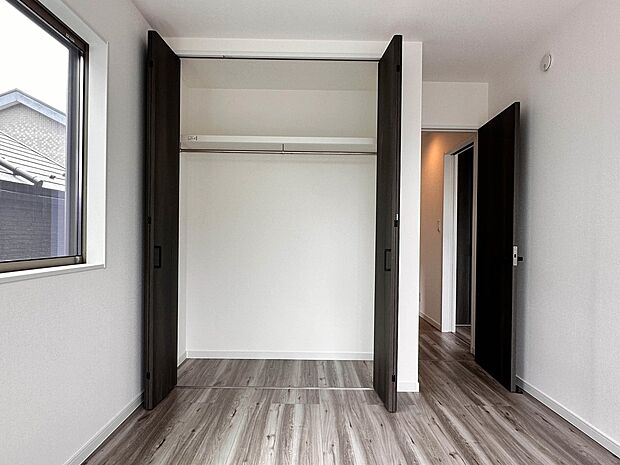 【収納】各部屋を最大限に広く使って頂ける様、全居住スペースに収納付。プライベートルームはゆったりと快適に。