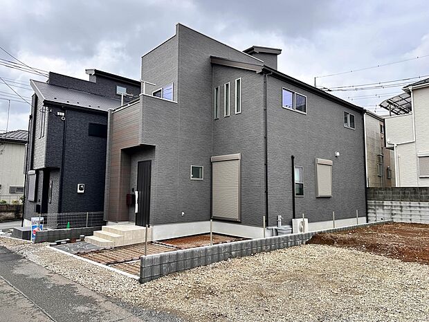 【外観】家族の温かさと陽光の暖かさ、楽しい毎日と明るい未来を予感させる「空間が織り成すひとつ先の住み心地」を演出します。