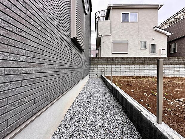 【外観】ここから始まる「日常」はご家族にとってかけがえのない時間となります。少しでも豊かに、快適に。そんな想いから本邸宅は生まれました。