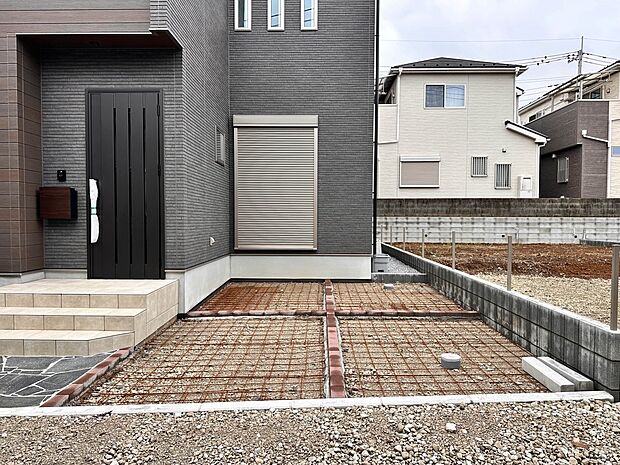 【駐車場】毎日の生活にマイカーが必須という方は、購入を検討する際、駐車場があることは大事な条件です。毎日の通勤や家族の送迎、買い物やお出かけなどクルマのある暮らしを満喫したい方は要チェック。…