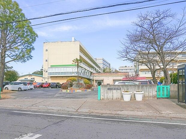 小学校 500m さいたま市立芝川小学校