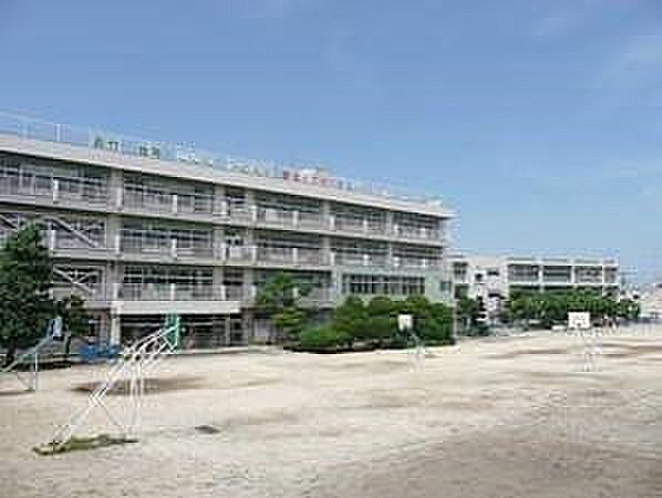 小学校 220m 春日部市立武里小学校