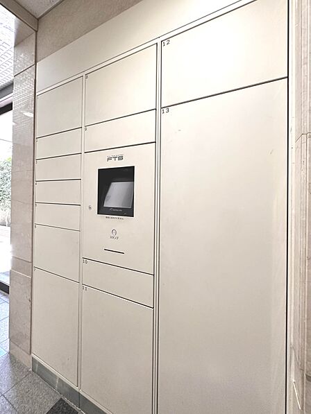 【宅配ボックス】宅配ボックスで不在時も安心。荷物の受け取りがスムーズです。