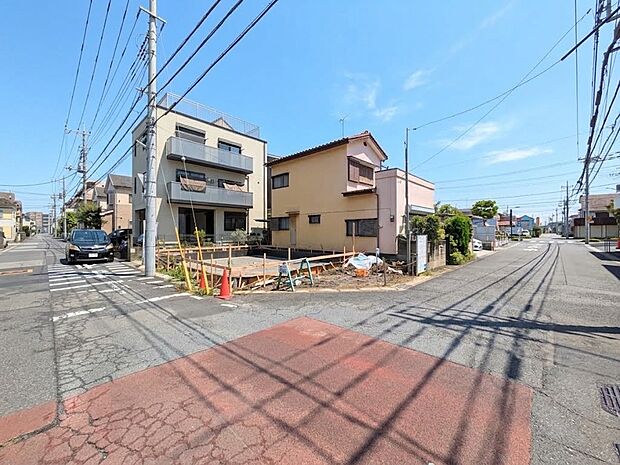 【前面道路】車の通行が少ないので、静かな住環境を維持することができます。