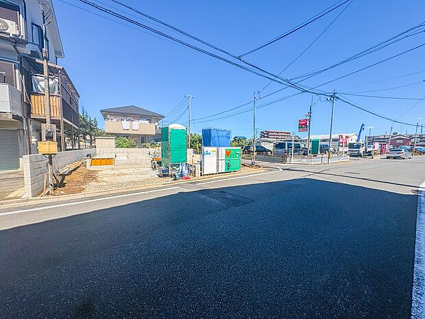 【玄関】ここから始まる「日常」はご家族にとってかけがえのない時間となります。少しでも豊かに、快適に。そんな想いから本邸宅は生まれました。