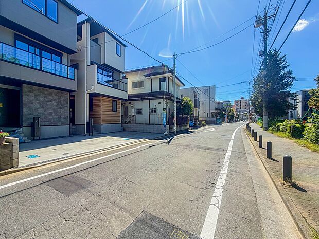 【前面道路-公道約6.3m-】浦和駅へ続く公道約6.3mのゆとりある通りです。比較的車も多くは通らないので、静かな住環境を維持することができます。