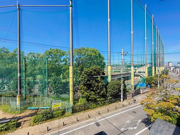 【眺望】その街並みは、さまざまな家の姿が、歩く人々を楽しませている。そう街並みは街の美しい風景なのだ。その風景が目をやさしく和ませてくれている。