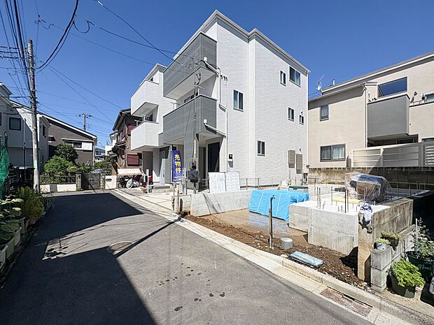 【前面道路】車の通行が少ないので、静かな住環境を維持することができます。