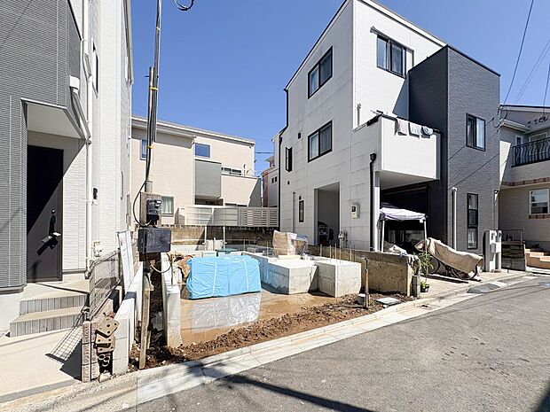 【外観】家は一生のお買物。自分ならではの家族ならではの、家にしたい。書斎を設ける。子どものプレイングルームを設ける。趣味のオーディオルームを設置する。夢を追うオンリーワンの家です。