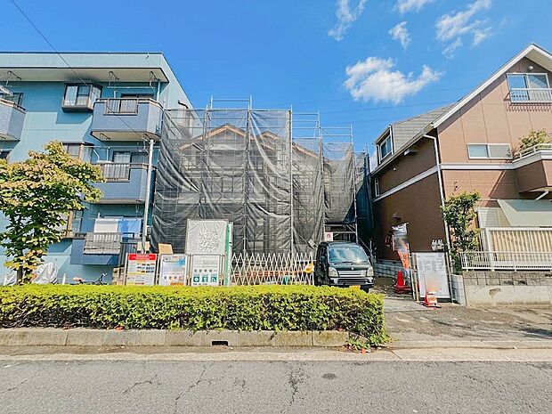【外観】家族の温かさと陽光の暖かさ、楽しい毎日と明るい未来を予感させる「空間が織り成すひとつ先の住み心地」を演出します。