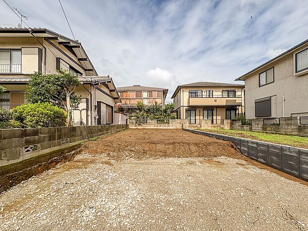 1区画【前面道路4.5M】こちらの物件が少しでも気になるようでしたら、お気軽にお問合せください。人生でいちばん大きなお買い物ですので、ゆっくりご見学ください。ネット上の画像と実際の見学では、…