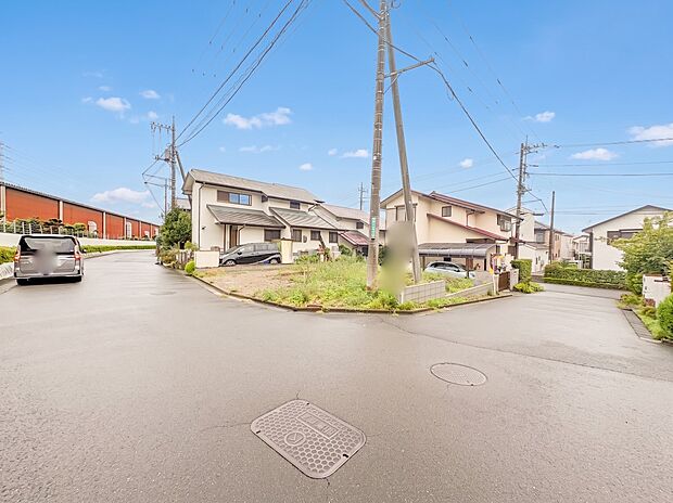 1号棟【前面道路6.11m】車の通行が少ないので、静かな住環境を維持することができます。