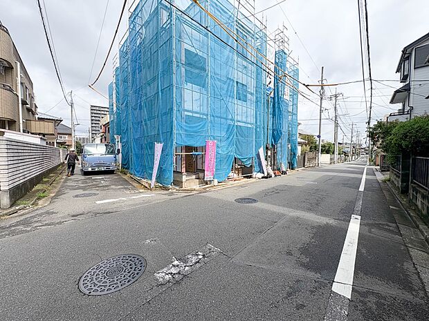 【前面道路】車の通行が少ないので、静かな住環境を維持することができます。