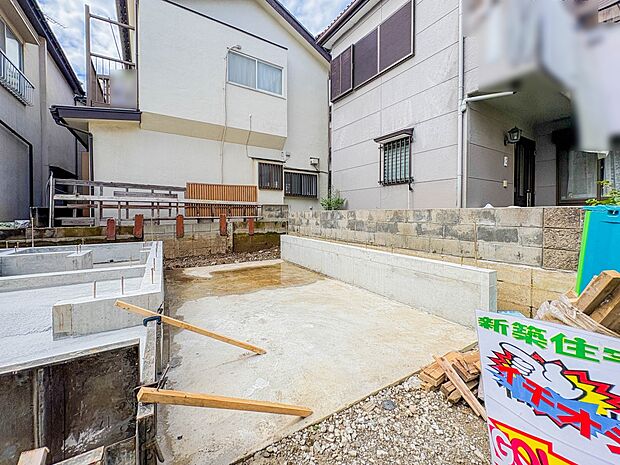 【駐車場】毎日の生活にマイカーが必須という方は、購入を検討する際、駐車場があることは大事な条件です。毎日の通勤や家族の送迎、買い物やお出かけなどクルマのある暮らしを満喫したい方は要チェック。…