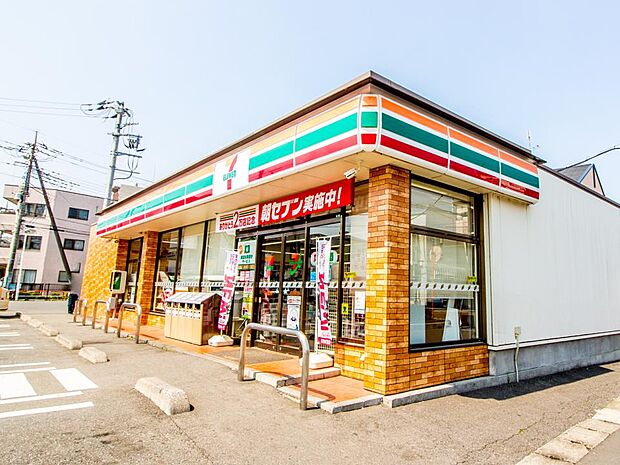 コンビニ 500m セブンイレブンさいたま文蔵五丁目店(セブンイレブンは近くて便利を掲げています。近くとは、心の近さ。便利とはモノが期待以上の品質でお客さまに届くこと。セブン銀行など新しいサ…