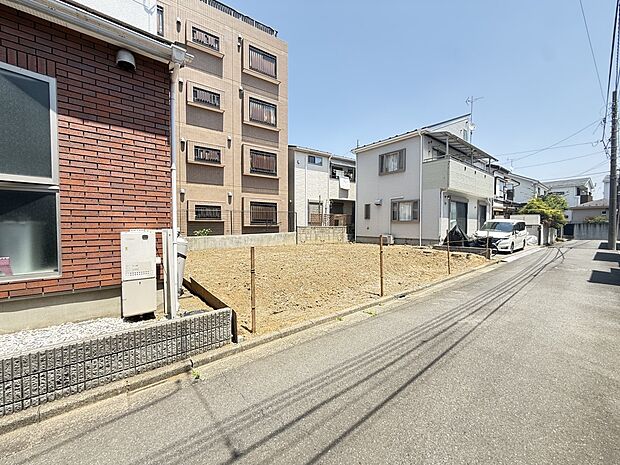 【前面道路】車の通行が少ないので、静かな住環境を維持することができます。