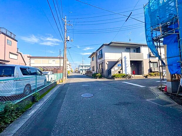 【前面道路】車の通行が少ないので、静かな住環境を維持することができます。