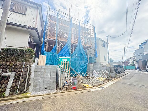 【前面道路4m】車の通行が少ないので、静かな住環境を維持することができます。