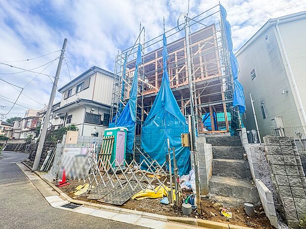 【外観】こちらの物件に少しでもご興味がありましたら、お気軽にお電話下さい。ネット上で「見えない物」「わからない事」でも、実際にご見学いただくことで、手に取るようにおわかりいただけるはずです。…