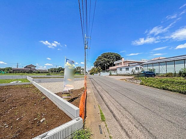 【前面道路7m】車の通行が少ないので、静かな住環境を維持することができます。