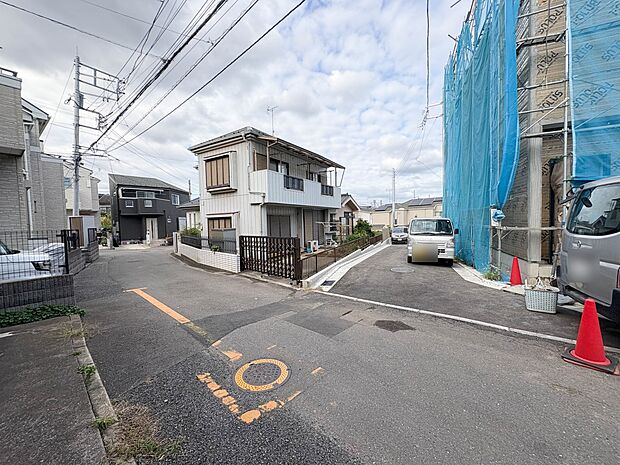 3号棟【前面道路】車の通行が少ないので、静かな住環境を維持することができます。